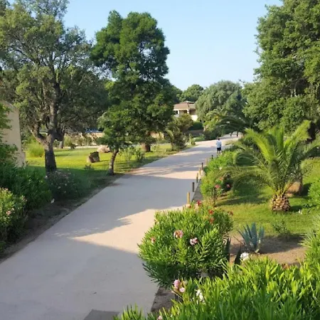 Fiori Di Cala Rossa Hoteliere * לצ'י
